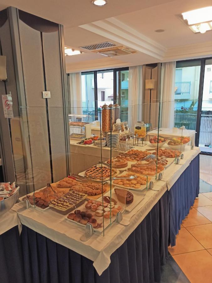 Hotel Gabbiano Cattolica Dış mekan fotoğraf
