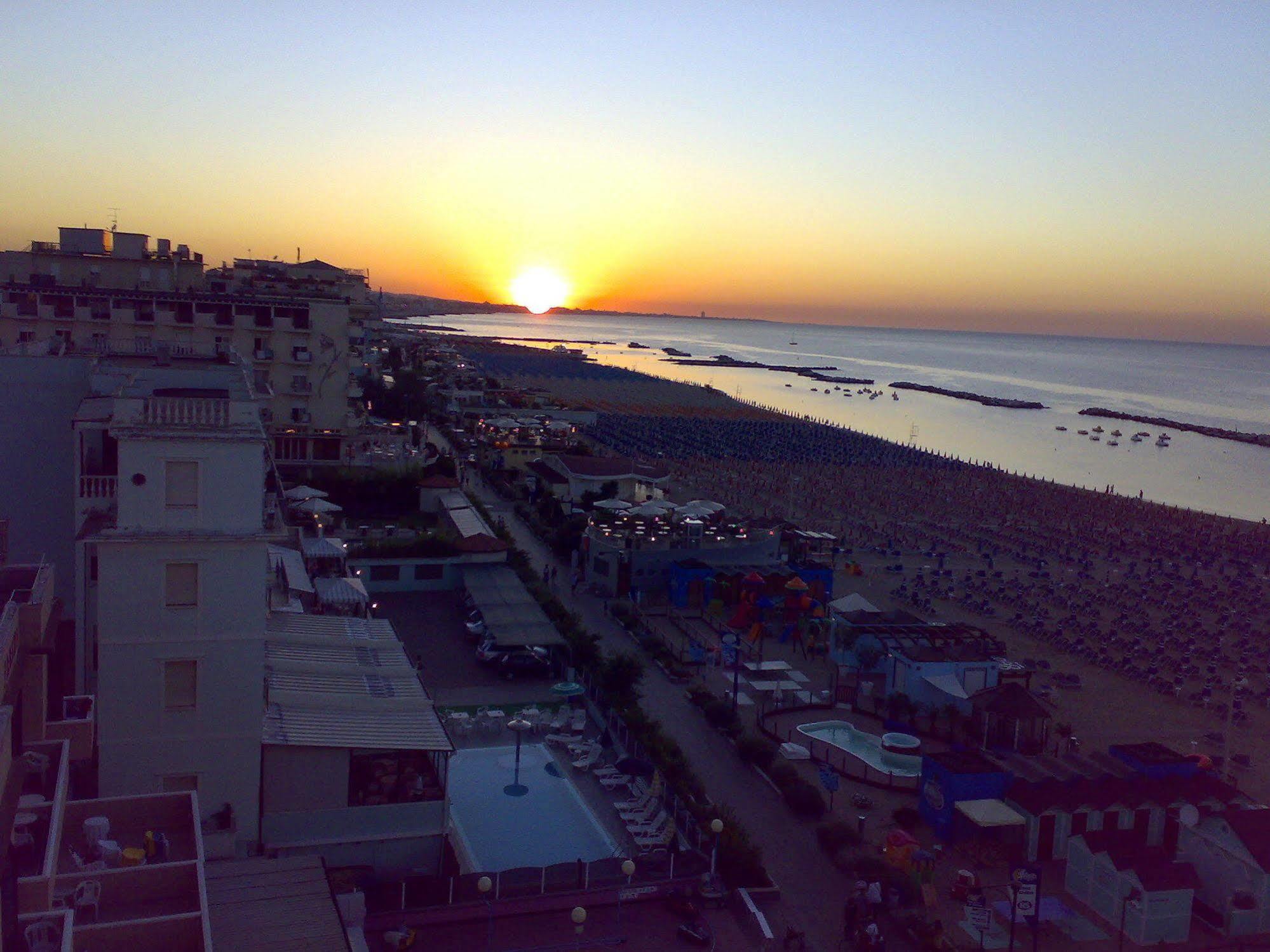 Hotel Gabbiano Cattolica Dış mekan fotoğraf